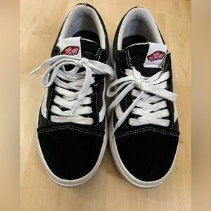 Vans Black platform shoe Old School women’s size 9.
